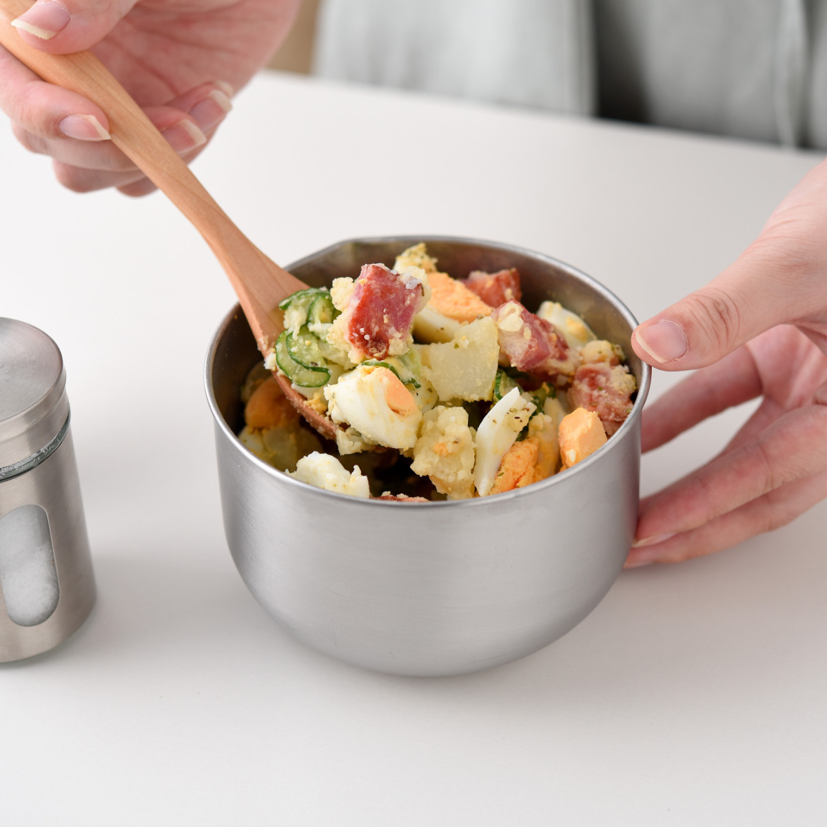 ボウル 11cm ステンレスボウル 逸品物創 ステンレス製 深めの仕込みボウル 日本製 ( 調理用ボウル ボール 深型ボウル 小さめ 11センチ 下ごしらえ 調理用品 製菓道具 注ぎ口 目盛り付き コンパクト )