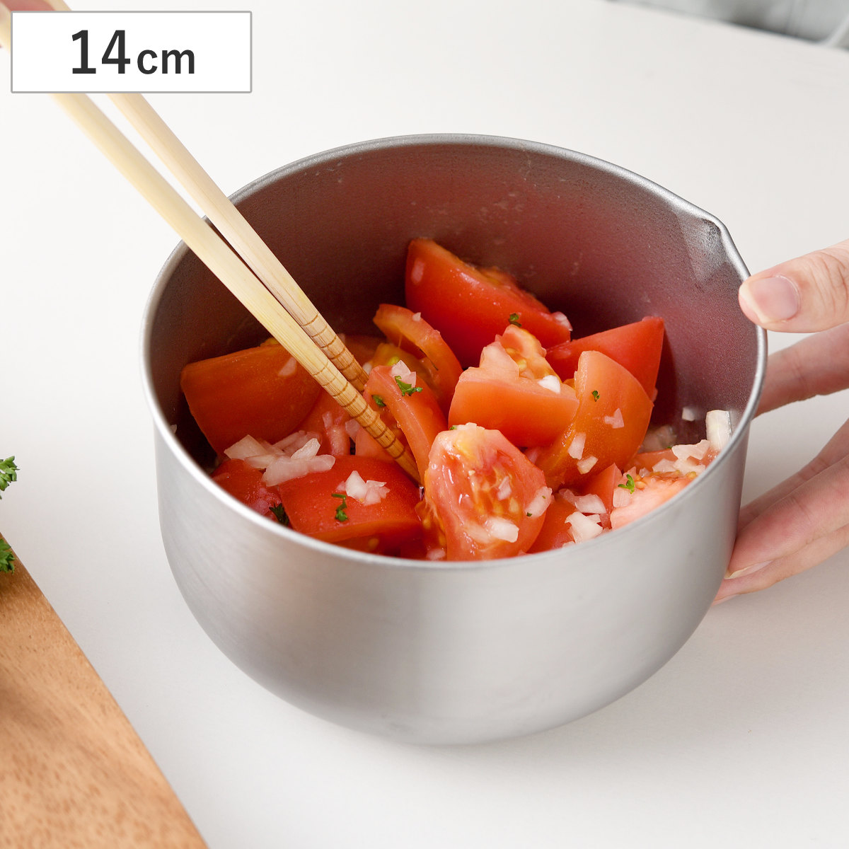 ボウル 14cm ステンレスボウル 逸品物創 ステンレス製 深めの仕込みボウル 日本製 （ 調理用ボウル ボール 深型ボウル 小さめ 14センチ 下ごしらえ 調理用品 製菓道具 注ぎ口 目盛り付き コンパクト ）