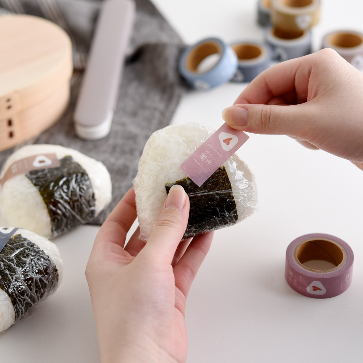 おにぎりに貼るマスキングテープ ( マスキングテープ 書ける 書き込める ペン 鉛筆 貼ってはがせる シール おにぎり お弁当 かわいい 手帳 デコレーション アレンジ おしゃれ 文房具 リメイク 手帳デコ ) 【フリー】 フリー