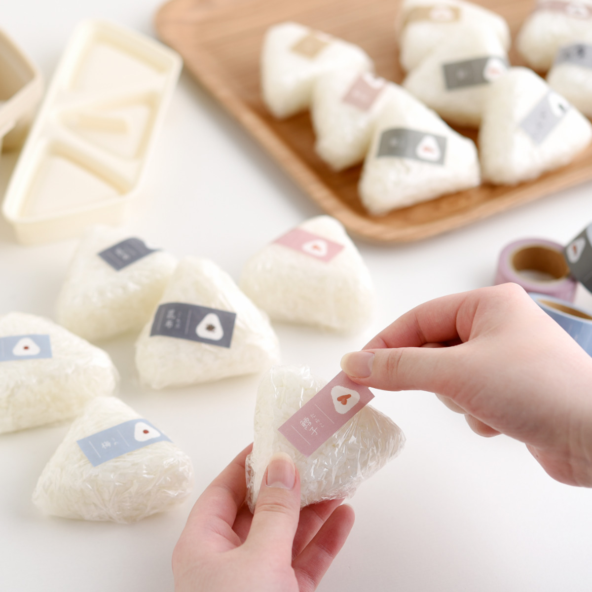 おにぎりに貼るマスキングテープ ( マスキングテープ 書ける 書き込める ペン 鉛筆 貼ってはがせる シール おにぎり お弁当 かわいい 手帳 デコレーション アレンジ おしゃれ 文房具 リメイク 手帳デコ ) 【フリー】 フリー