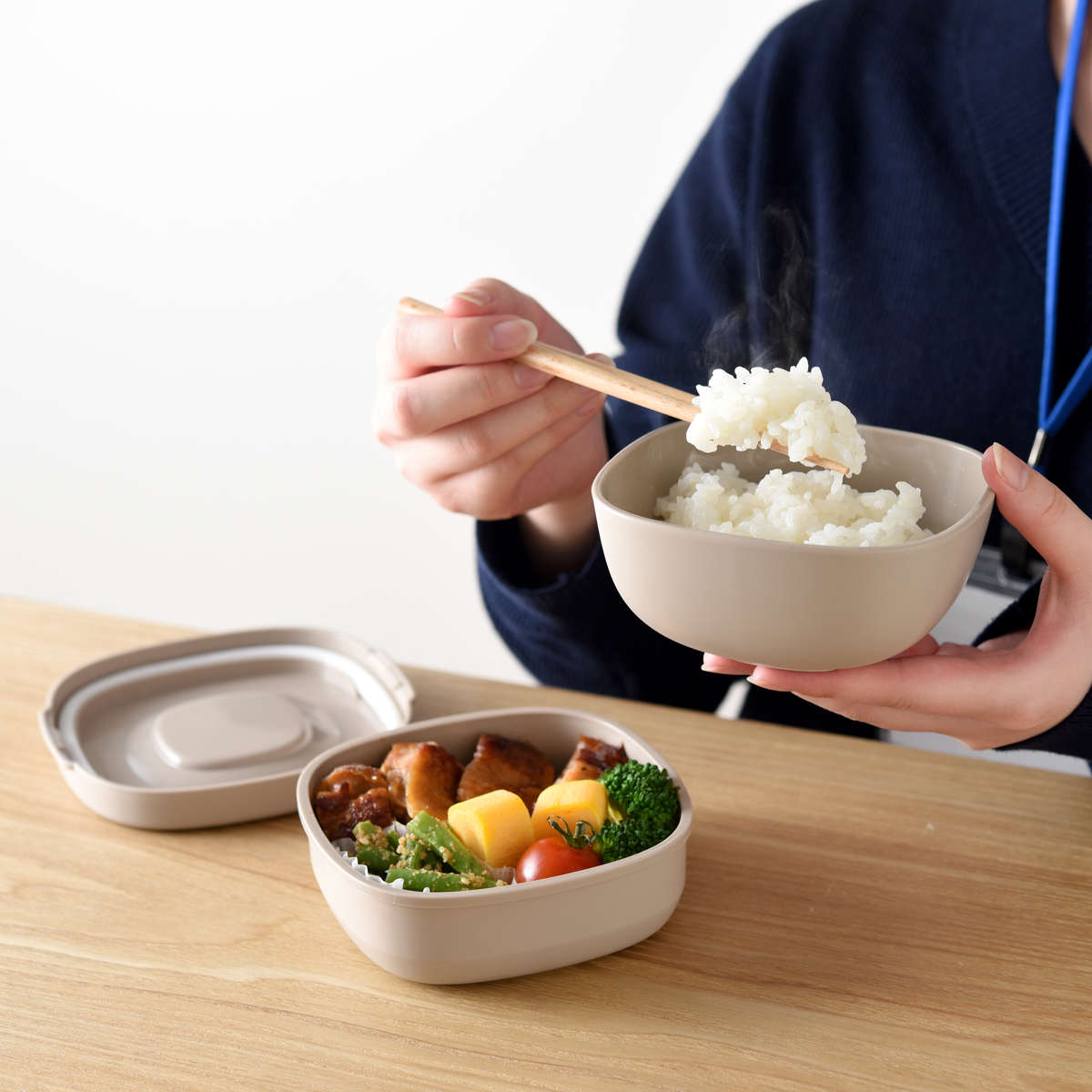 冷凍ご飯容器 お弁当がう米わん お弁当箱 790ml ( 保存容器 弁当箱 2段 電子レンジ ご飯 米 冷凍保存 食洗機対応 電子レンジ対応 日本製 おかずケース 冷凍ごはん容器 お米 ごはん 冷凍 容器 小分け 保存 炊き立てごはん 美味しい ) 【ベージュ】 ベージュ