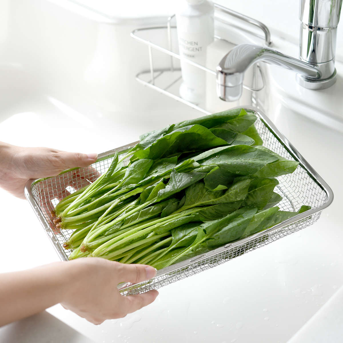 水切りかご 逸品物創 シンクを広く使える 水切りカゴ ( 水切りラック 日本製 ステンレス 水切り シンク上 食洗機対応 水切りバスケット ざる ザル コンパクト 野菜 食器 )
