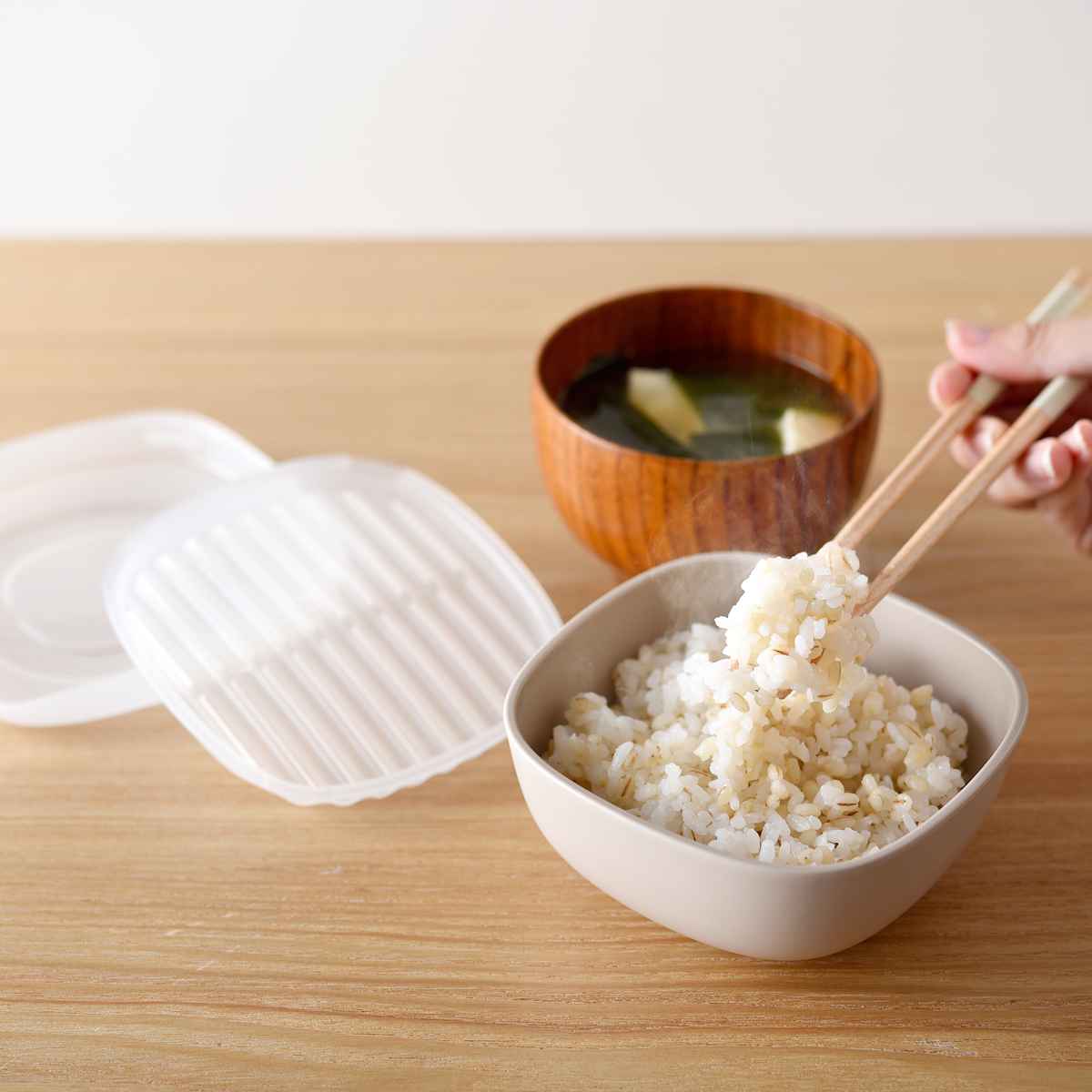 冷凍ご飯容器 ご飯がう米わん 2個組 430ml ( 保存容器 弁当箱 電子レンジ ご飯 米 冷凍保存 食洗機対応 電子レンジ対応 日本製 お茶碗 そのまま使える 冷凍ごはん容器 お米 ごはん 冷凍 容器 小分け 保存 炊き立てごはん 美味しい ) 【ダークグレー】 ダークグレー