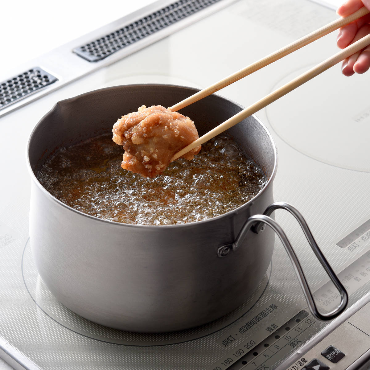 マルチポット 18cm IH対応 ステンレス製 逸品物創 ( ガス火対応 片手鍋 天ぷら鍋 片口鍋 ガラス蓋 ソースパン オール熱源対応 燕三条 2.9L 18センチ ステンレス鍋 片手なべ ケトル 揚げ鍋 万能 マルチ )