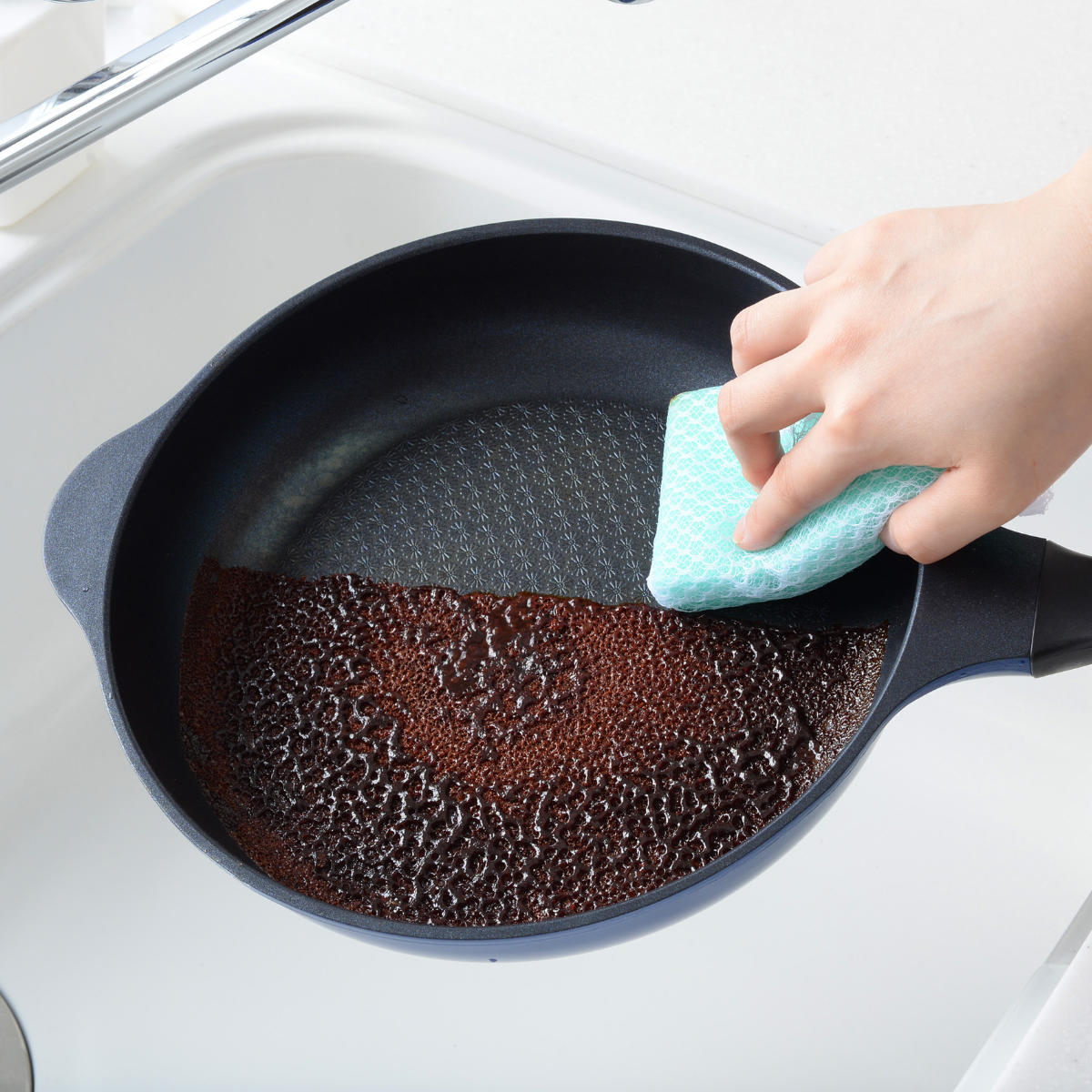 フライパン 20cm ガス火専用 ベルフィーナライト プレミアム 軽量 ( ガス火対応 炒め鍋 コーティング 軽い ふっ素加工 アルミフライパン 20センチ 浅型 いため鍋 アルミ製 エンボス加工 こびりつきにくい フッ素加工 )