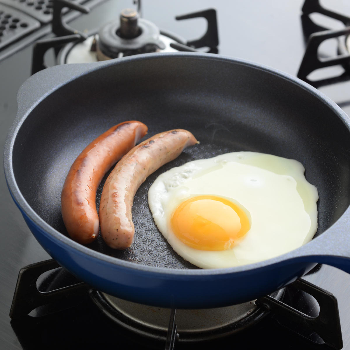 フライパン 20cm ガス火専用 ベルフィーナライト プレミアム 軽量 ( ガス火対応 炒め鍋 コーティング 軽い ふっ素加工 アルミフライパン 20センチ 浅型 いため鍋 アルミ製 エンボス加工 こびりつきにくい フッ素加工 )