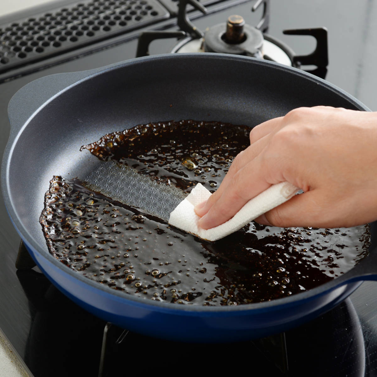 フライパン 24cm ガス火専用 ベルフィーナライト プレミアム 軽量 ( ガス火対応 炒め鍋 コーティング 軽い ふっ素加工 アルミフライパン 24センチ 浅型 いため鍋 アルミ製 エンボス加工 こびりつきにくい フッ素加工 )