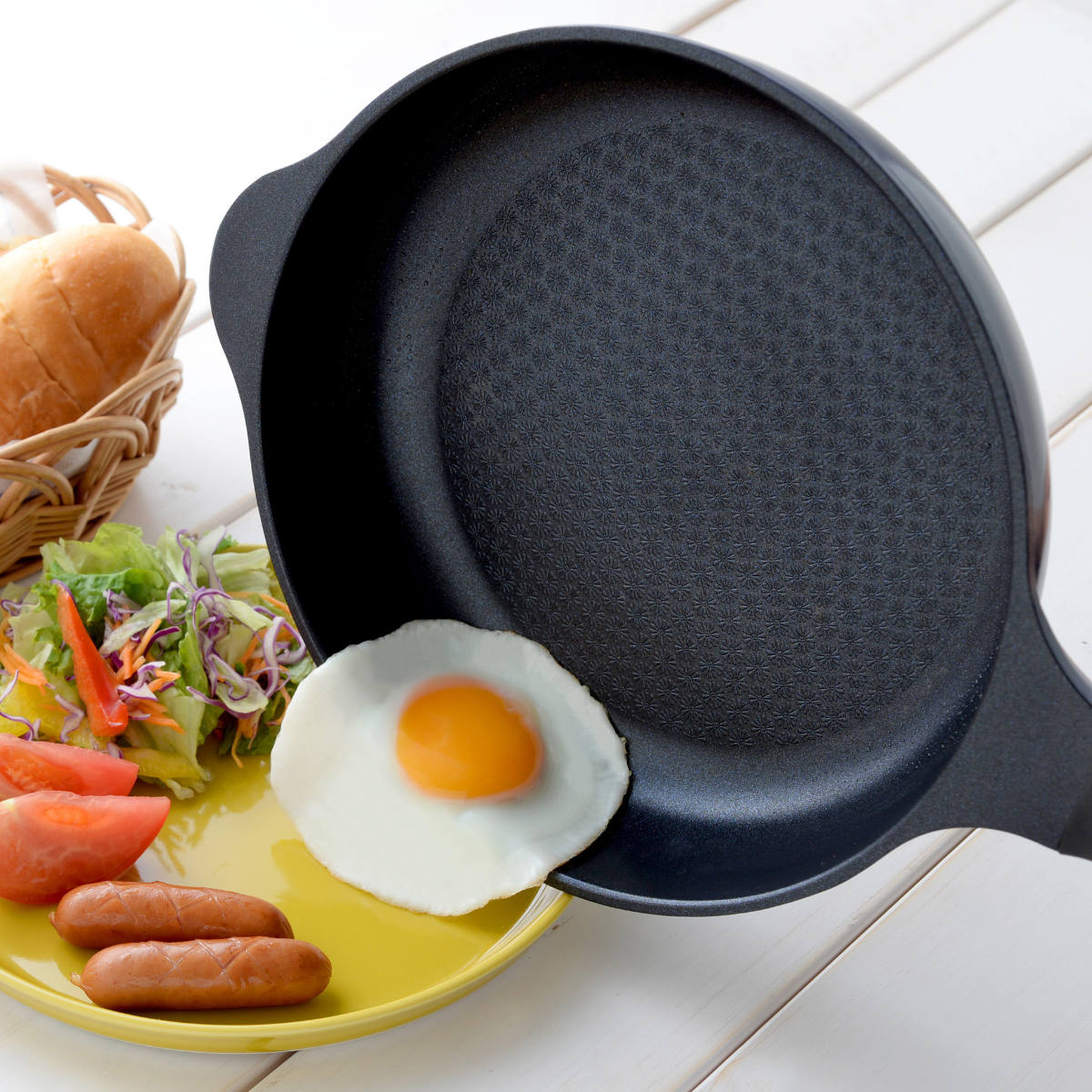 フライパン 24cm ガス火専用 ベルフィーナライト プレミアム 軽量 ( ガス火対応 炒め鍋 コーティング 軽い ふっ素加工 アルミフライパン 24センチ 浅型 いため鍋 アルミ製 エンボス加工 こびりつきにくい フッ素加工 )