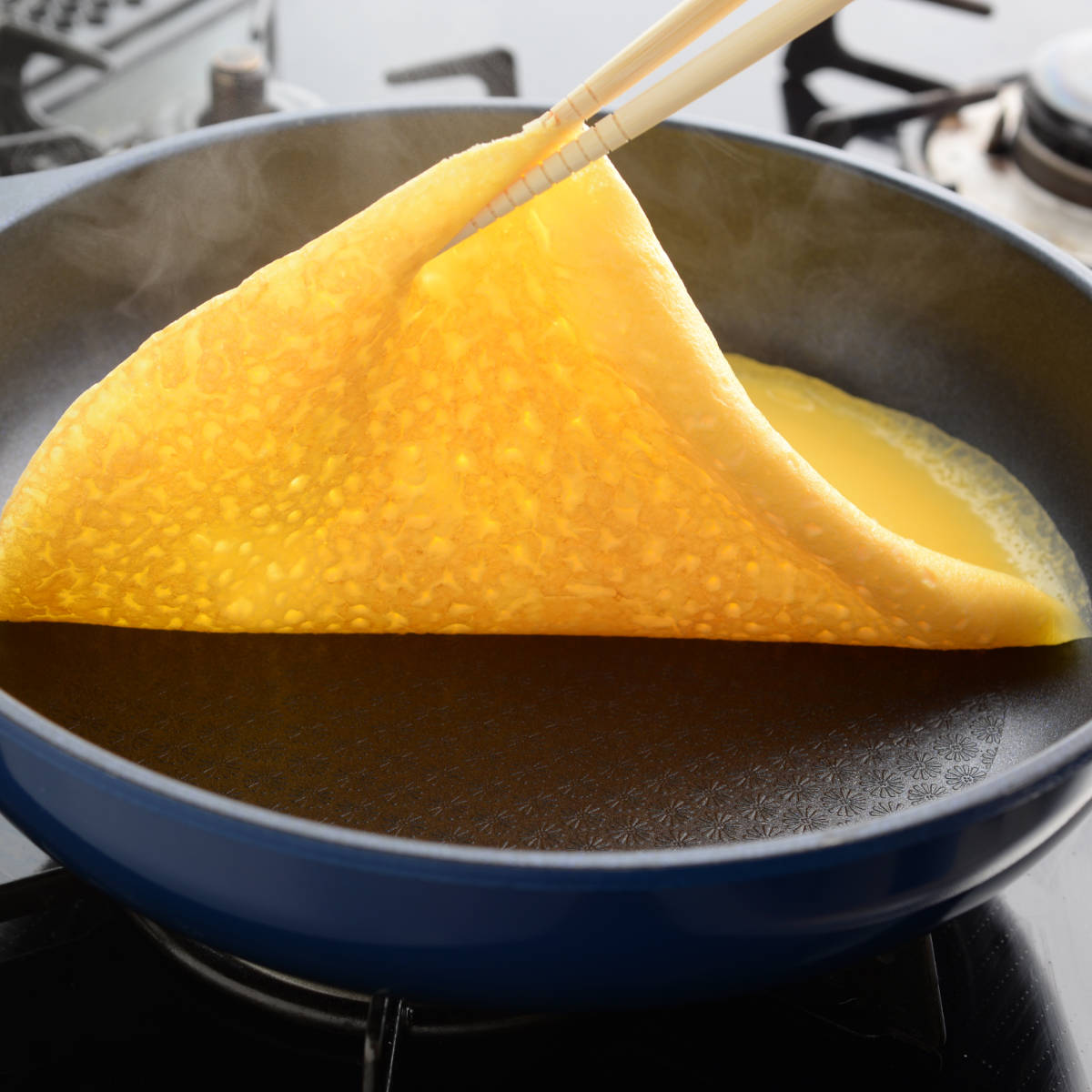 フライパン 24cm ガス火専用 ベルフィーナライト プレミアム 軽量 ( ガス火対応 炒め鍋 コーティング 軽い ふっ素加工 アルミフライパン 24センチ 浅型 いため鍋 アルミ製 エンボス加工 こびりつきにくい フッ素加工 )