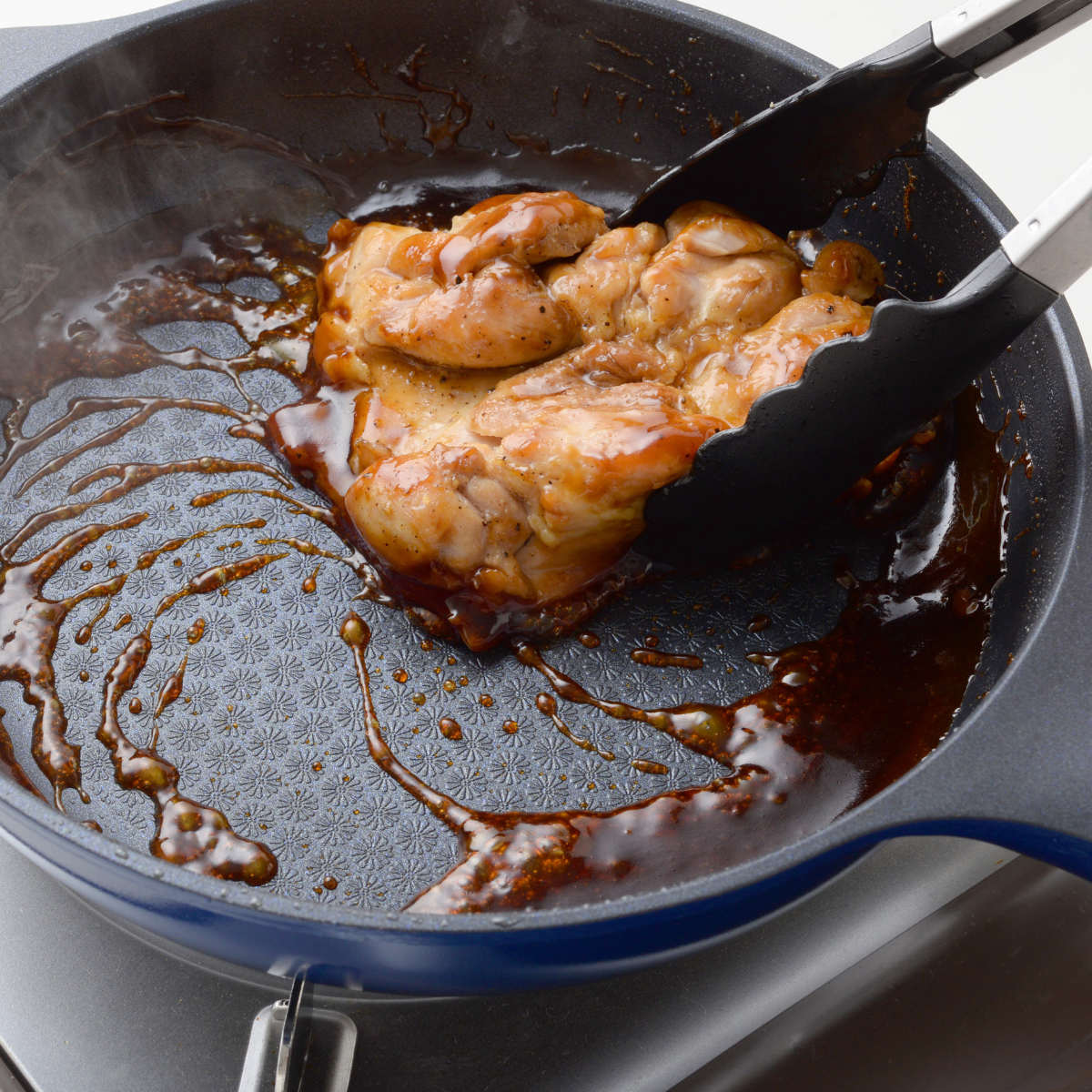 フライパン 26cm ガス火専用 ベルフィーナライト プレミアム 軽量 ( ガス火対応 炒め鍋 コーティング 軽い ふっ素加工 アルミフライパン 26センチ 浅型 いため鍋 アルミ製 エンボス加工 こびりつきにくい フッ素加工 )