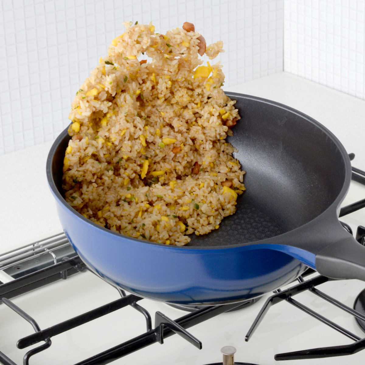 フライパン 24cm 深型 ガス火専用 ベルフィーナライト プレミアム 軽量 ( ガス火対応 炒め鍋 深型フライパン コーティング 軽い ふっ素加工 アルミフライパン 24センチ 片手鍋 いため鍋 アルミ製 エンボス加工 こびりつきにくい )