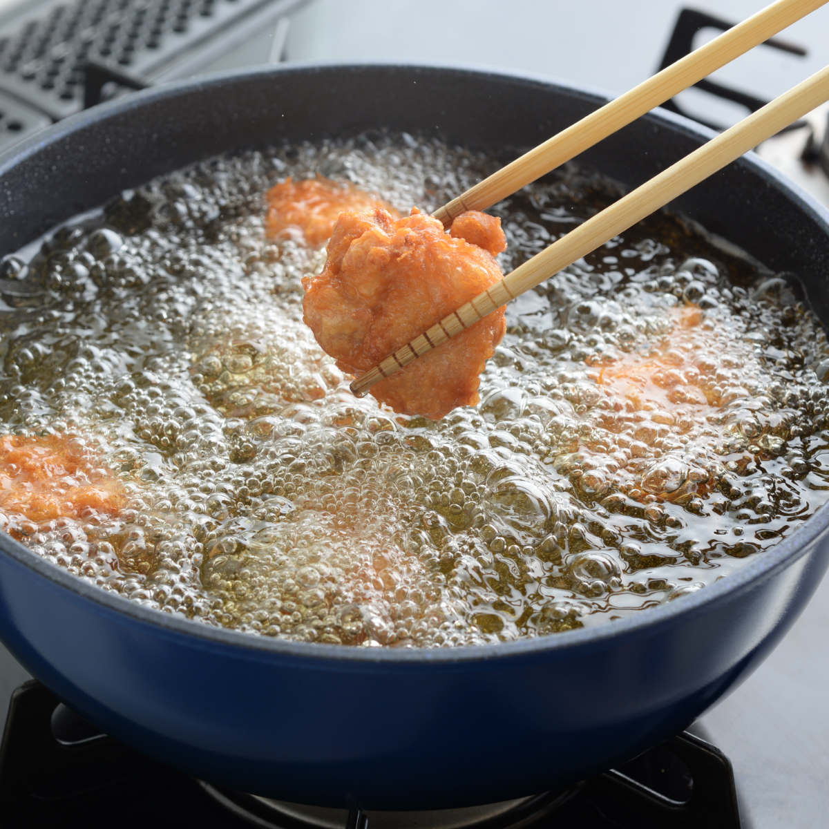 フライパン 24cm 深型 ガス火専用 ベルフィーナライト プレミアム 軽量 ( ガス火対応 炒め鍋 深型フライパン コーティング 軽い ふっ素加工 アルミフライパン 24センチ 片手鍋 いため鍋 アルミ製 エンボス加工 こびりつきにくい )