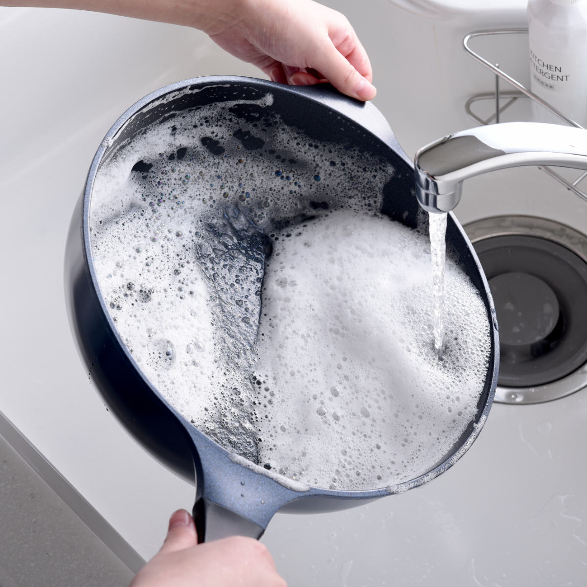 フライパン 28cm 深型 ガス火専用 ベルフィーナライト プレミアム 軽量 ( ガス火対応 炒め鍋 深型フライパン コーティング 軽い ふっ素加工 アルミフライパン 28センチ 片手鍋 いため鍋 アルミ製 エンボス加工 こびりつきにくい )