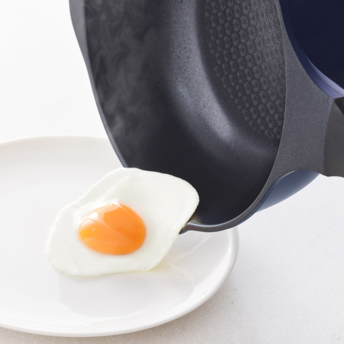 フライパン 20cm ガス火専用 ベルフィーナライト プレミアム マルチパン 軽量 ( ガス火対応 炒め鍋 深型フライパン コーティング 軽い ふっ素加工 アルミフライパン 20センチ いため鍋 アルミ製 エンボス加工 こびりつきにくい )