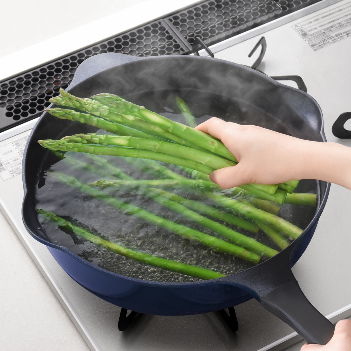 フライパン 28cm ガス火専用 ベルフィーナライト プレミアム マルチパン 軽量 ( ガス火対応 炒め鍋 深型フライパン コーティング 軽い ふっ素加工 アルミフライパン 28センチ いため鍋 アルミ製 エンボス加工 こびりつきにくい )