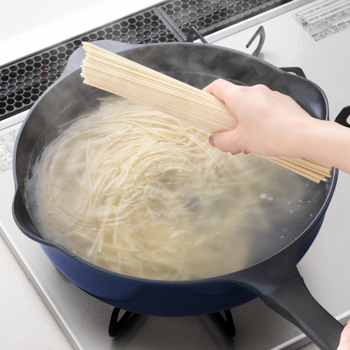 フライパン 28cm ガス火専用 ベルフィーナライト プレミアム マルチパン 軽量 ( ガス火対応 炒め鍋 深型フライパン コーティング 軽い ふっ素加工 アルミフライパン 28センチ いため鍋 アルミ製 エンボス加工 こびりつきにくい )