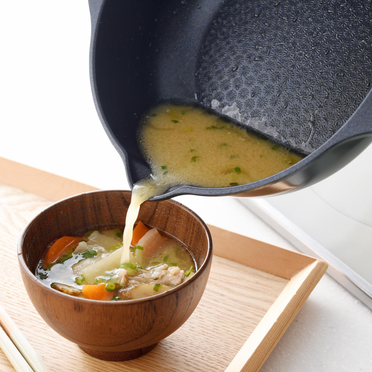 フライパン 20cm IH対応 スーパーベルフィーナ プレミアム マルチパン ( ガス火対応 炒め鍋 片手鍋 コーティング 軽い 深型フライパン アルミフライパン 20センチ いため鍋 アルミ製 注ぎ口付き 軽量 こびりつきにくい )