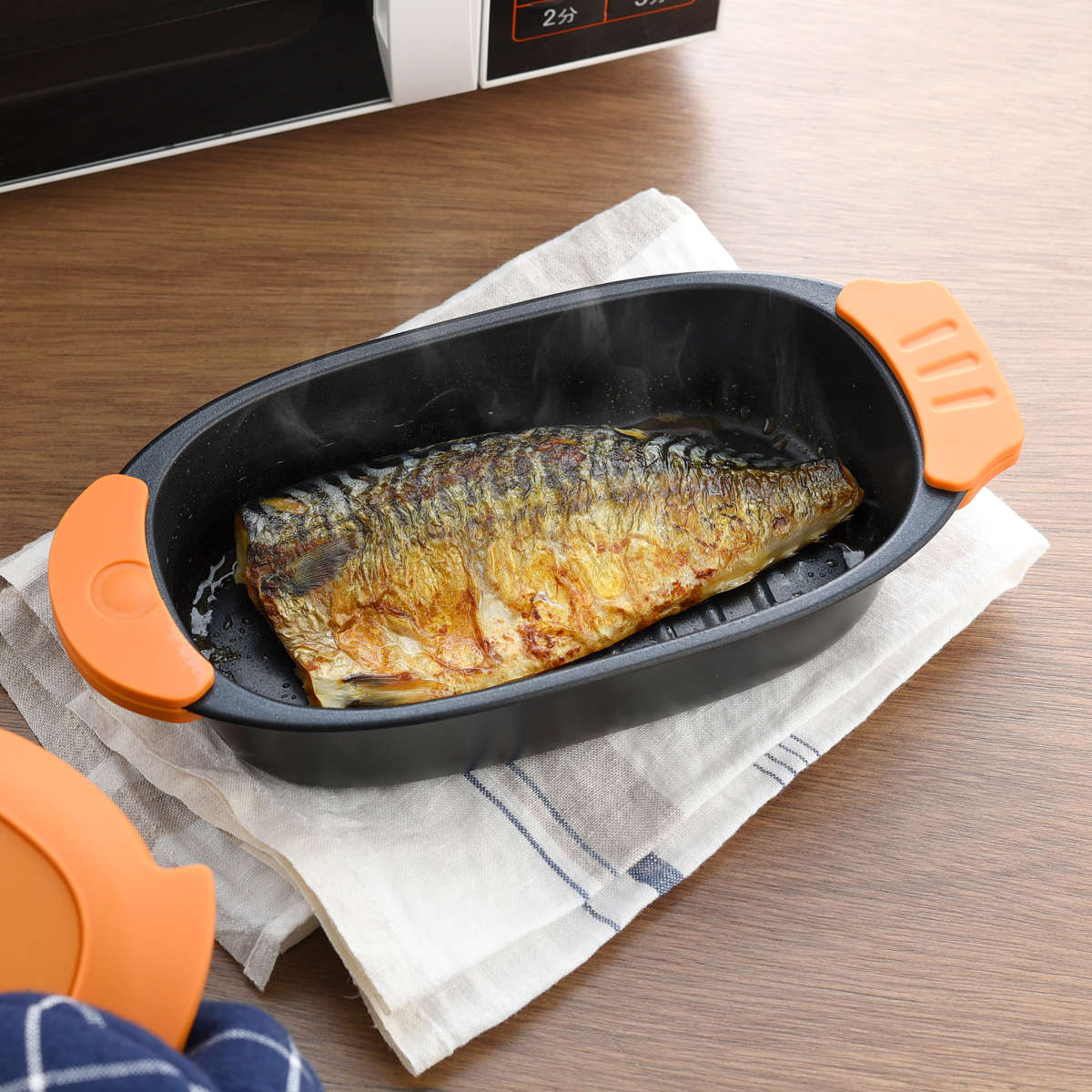 レンジパン フタ付き 電子レンジ調理器具 できた亭 ( 電子レンジ 調理器 魚焼き器 焼き魚 電子レンジ専用調理器 電子レンジ魚焼き器 深型 調理 魚 肉 焼く 蒸す 煮る 温め直し レシピ付き )