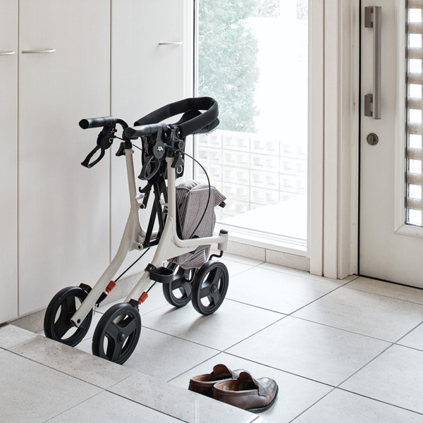 歩行車 ショッピングターン コンパクト 折りたたみ 高さ調整 ( 高さ8段階 バッグ付き 保冷バッグ 収納 バスケットホルダー お買い物 安心 安定 福祉 介護 歩行訓練 転倒予防 疲労軽減 歩行サポート 歩行補助 外出 )