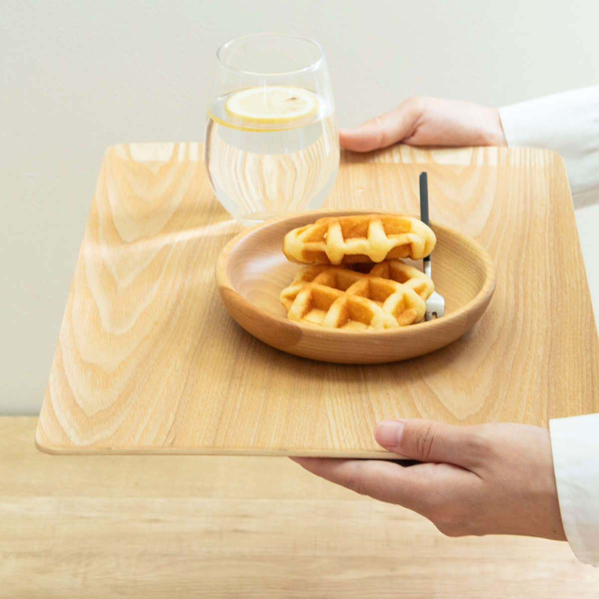 トレー 木製トレー ノンスリップ M 36×28cm ( キッチントレー キッチン トレイ キッチントレイ 木製 天然木 お盆 おしゃれ 北欧 北欧風 シンプル ナチュラル 配膳 滑りにくい ランチトレー ) 【ナチュラル】 ナチュラル