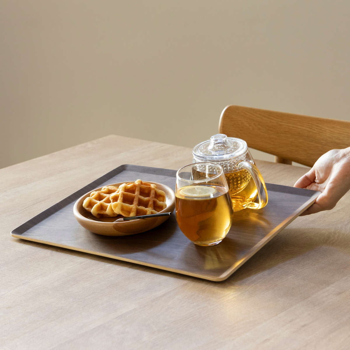 トレー 木製トレー ノンスリップ M 36×28cm ( キッチントレー キッチン トレイ キッチントレイ 木製 天然木 お盆 おしゃれ 北欧 北欧風 シンプル ナチュラル 配膳 滑りにくい ランチトレー ) 【ナチュラル】 ナチュラル