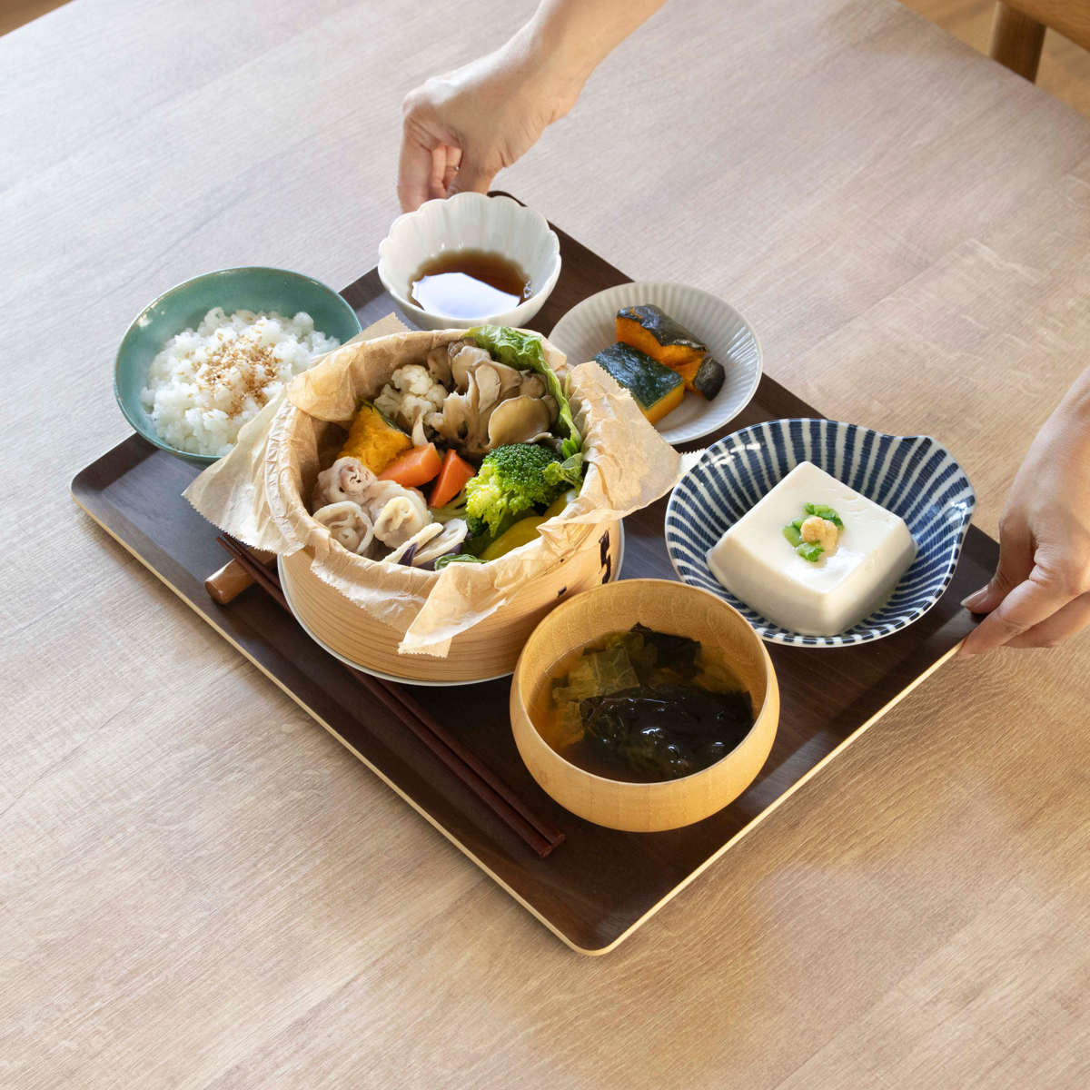 トレー 木製トレー ノンスリップ M 36×28cm ( キッチントレー キッチン トレイ キッチントレイ 木製 天然木 お盆 おしゃれ 北欧 北欧風 シンプル ナチュラル 配膳 滑りにくい ランチトレー ) 【ナチュラル】 ナチュラル