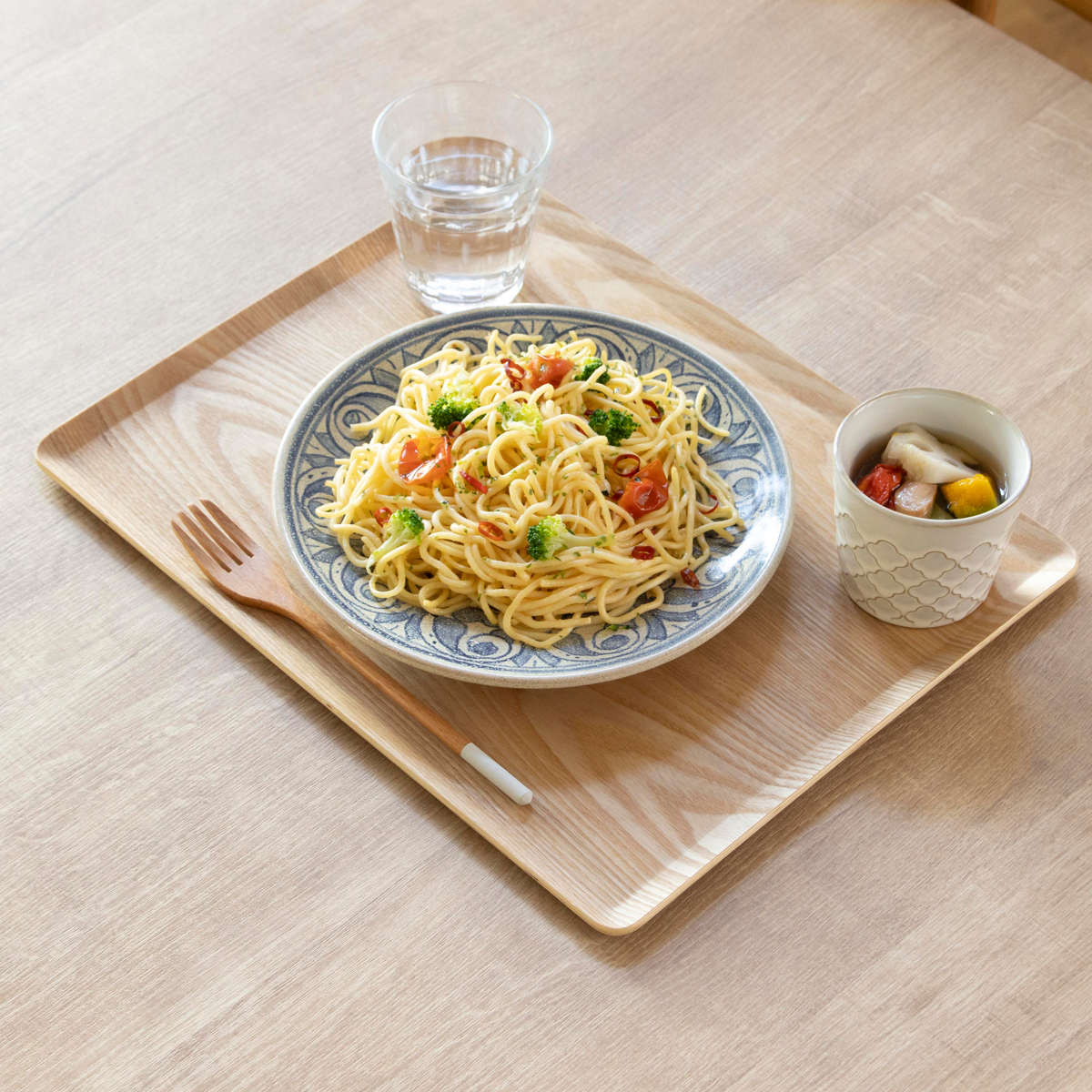 トレー 木製トレー ノンスリップ M 36×28cm ( キッチントレー キッチン トレイ キッチントレイ 木製 天然木 お盆 おしゃれ 北欧 北欧風 シンプル ナチュラル 配膳 滑りにくい ランチトレー ) 【ナチュラル】 ナチュラル