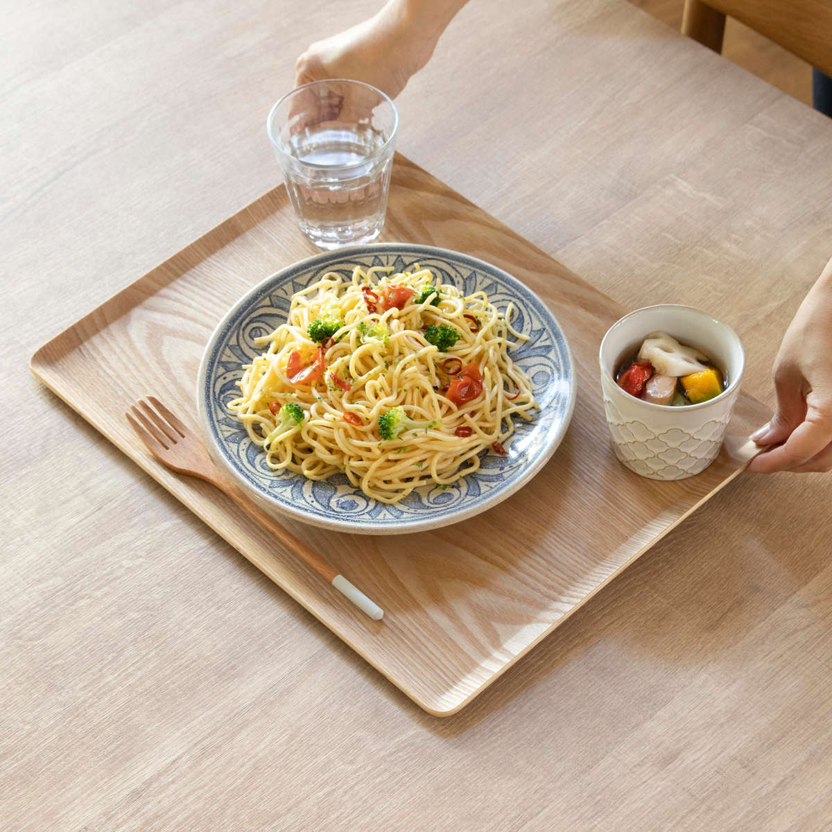 トレー 木製トレー ノンスリップ M 36×28cm ( キッチントレー キッチン トレイ キッチントレイ 木製 天然木 お盆 おしゃれ 北欧 北欧風 シンプル ナチュラル 配膳 滑りにくい ランチトレー ) 【ナチュラル】 ナチュラル