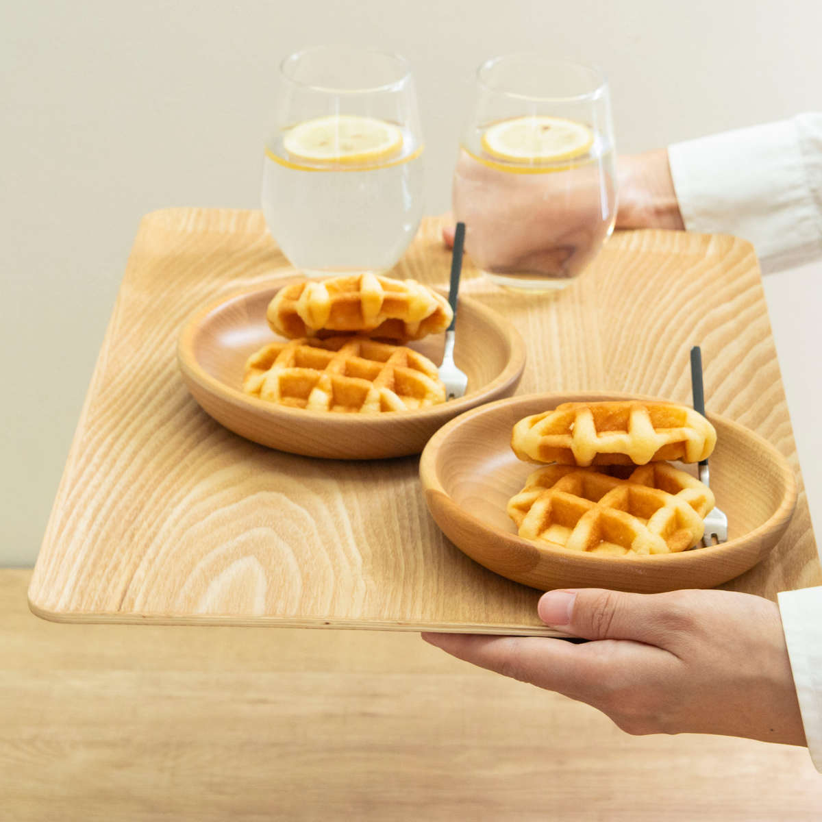 トレー 木製トレー ノンスリップ L 40×30cm ( キッチントレー キッチン トレイ キッチントレイ 木製 天然木 お盆 おしゃれ 北欧 北欧風 シンプル ナチュラル 配膳 滑りにくい ランチトレー ) 【ナチュラル】 ナチュラル