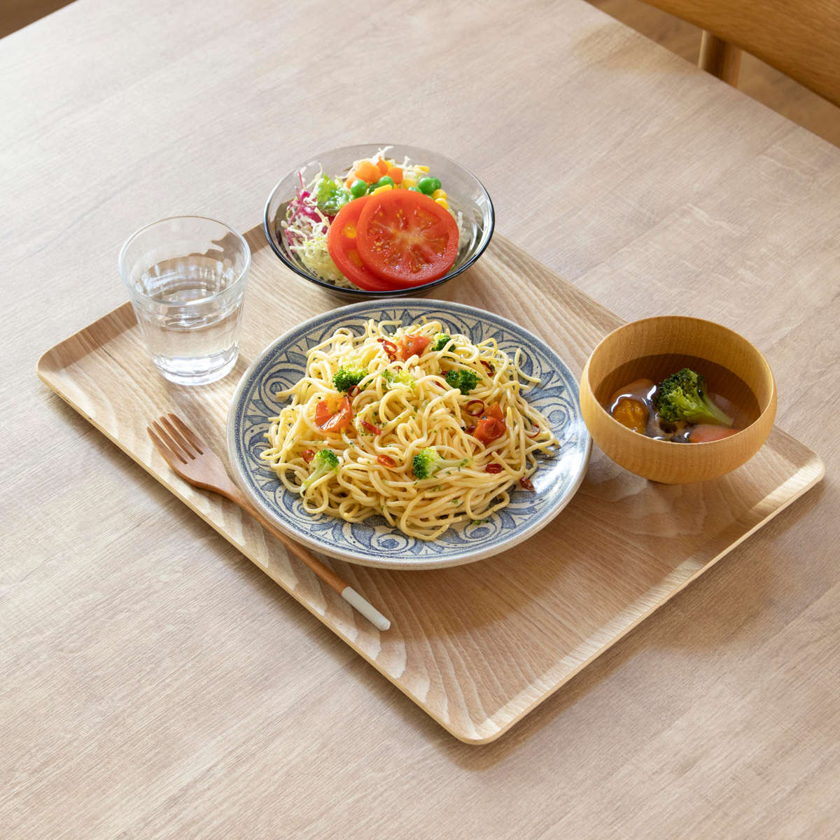 トレー 木製トレー ノンスリップ L 40×30cm ( キッチントレー キッチン トレイ キッチントレイ 木製 天然木 お盆 おしゃれ 北欧 北欧風 シンプル ナチュラル 配膳 滑りにくい ランチトレー ) 【ナチュラル】 ナチュラル