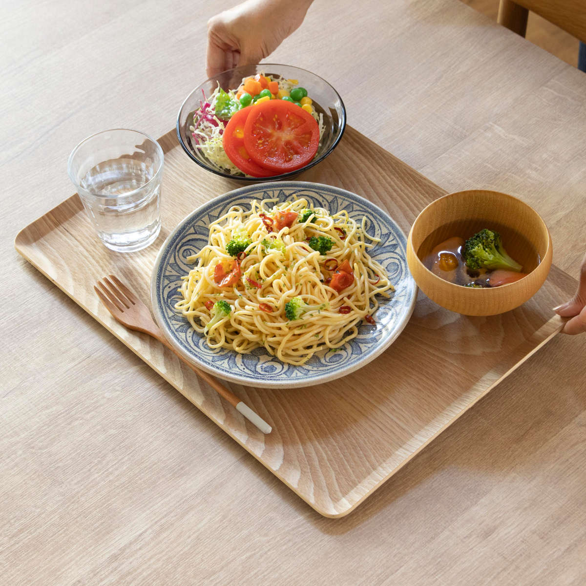 トレー 木製トレー ノンスリップ L 40×30cm ( キッチントレー キッチン トレイ キッチントレイ 木製 天然木 お盆 おしゃれ 北欧 北欧風 シンプル ナチュラル 配膳 滑りにくい ランチトレー ) 【ナチュラル】 ナチュラル