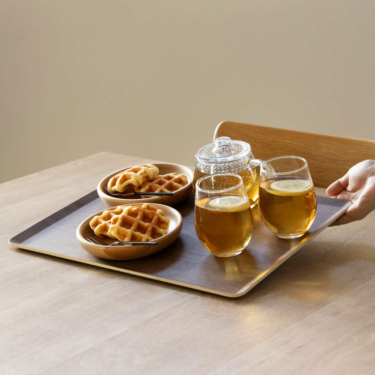 トレー 木製トレー ノンスリップ L 40×30cm 同色5枚セット ( キッチントレー キッチン トレイ キッチントレイ 木製 天然木 お盆 おしゃれ 北欧 北欧風 シンプル ナチュラル 配膳 滑りにくい ランチトレー ) 【ナチュラル】 ナチュラル