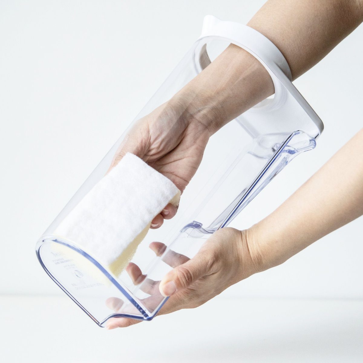 冷水筒 2.2L ドリンクビオ ホワイト ( 麦茶ポット ピッチャー 横置き 大容量 日本製 横置きOK 熱湯OK 耐熱 ポット 冷茶 麦茶 洗いやすい 野菜室 タテヨコ置ける スリム 水差し お茶ポット )