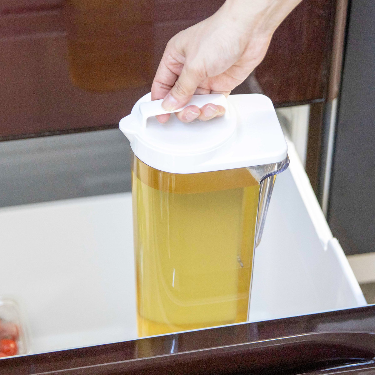 冷水筒 2.2L ドリンクビオ ホワイト ( 麦茶ポット ピッチャー 横置き 大容量 日本製 横置きOK 熱湯OK 耐熱 ポット 冷茶 麦茶 洗いやすい 野菜室 タテヨコ置ける スリム 水差し お茶ポット )