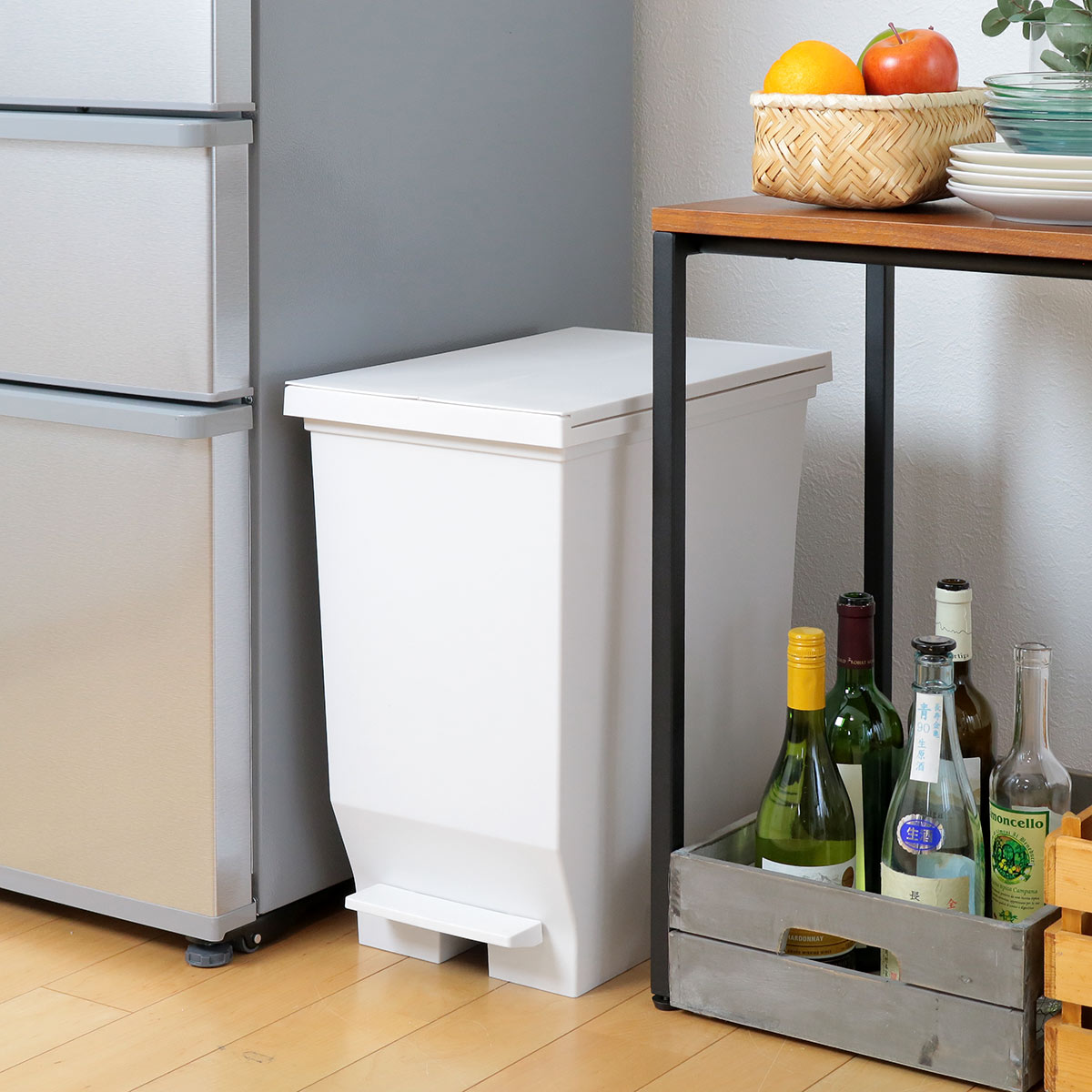 ゴミ箱 40L エバン 両開きペダルペール ( 45リットルゴミ袋対応 40リットル ごみ箱 両開き 棚下 スリム ふた付き 分別 キッチン 高さ制限 カップボード カウンター下 収納 ホワイト ブラック おしゃれ ) 【ブラック】 ブラック