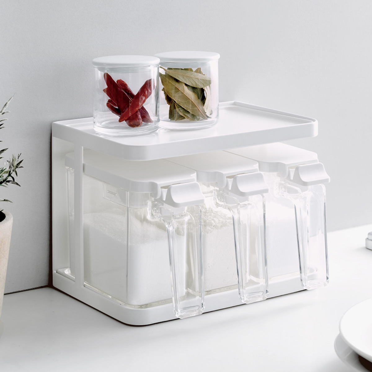 調味料ポット 450ml 3点セット マグネットラック付き フォルマ S ( 調味料入れ セット ラック 保存容器 キャニスター 密閉 3個組 ケース付き ワンタッチ 片手 ロック プラスチック スプーン付き 調味料スタンド 浮かせる収納 )