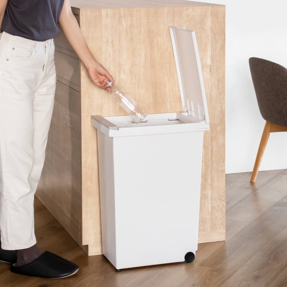 ゴミ箱 45L エバン プッシュペールホワイト プッシュ式 キャスター付き ( ごみ箱 45リットル ワンタッチ ふた付き 縦型 スリム キッチン シンプル EBAN 袋止め付き 袋が見えにくい ダストボックス )