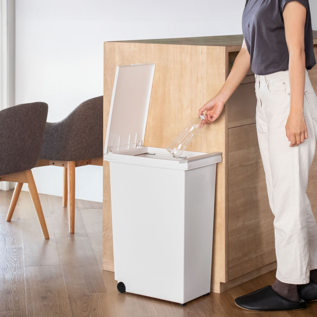 ゴミ箱 45L エバン プッシュペールホワイト プッシュ式 キャスター付き ( ごみ箱 45リットル ワンタッチ ふた付き 縦型 スリム キッチン シンプル EBAN 袋止め付き 袋が見えにくい ダストボックス )