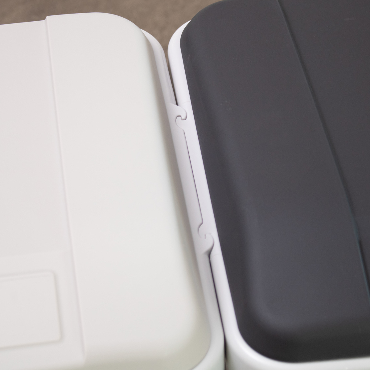 ゴミ箱 屋外 45L ジョイント分別ペール スリム ( ごみ箱 45リットル 外用 大きい カラーふた シンプル 分別 ふた付き 大容量 連結 袋止め付き 袋が見えにくい ダストボックス ) 【ライトグレー】 ライトグレー