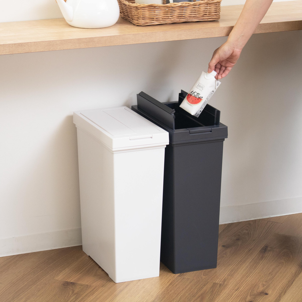 ゴミ箱 20L 2個セット 棚下で使える 両開き プッシュダスト 袋止め付き ( ごみ箱 20リットル 2個 棚下 手で開ける ふた付き 便利 シンプル 日本製 袋が見えにくい スリム キッチン ダストボックス 角型 ) 【ホワイト】 ホワイト