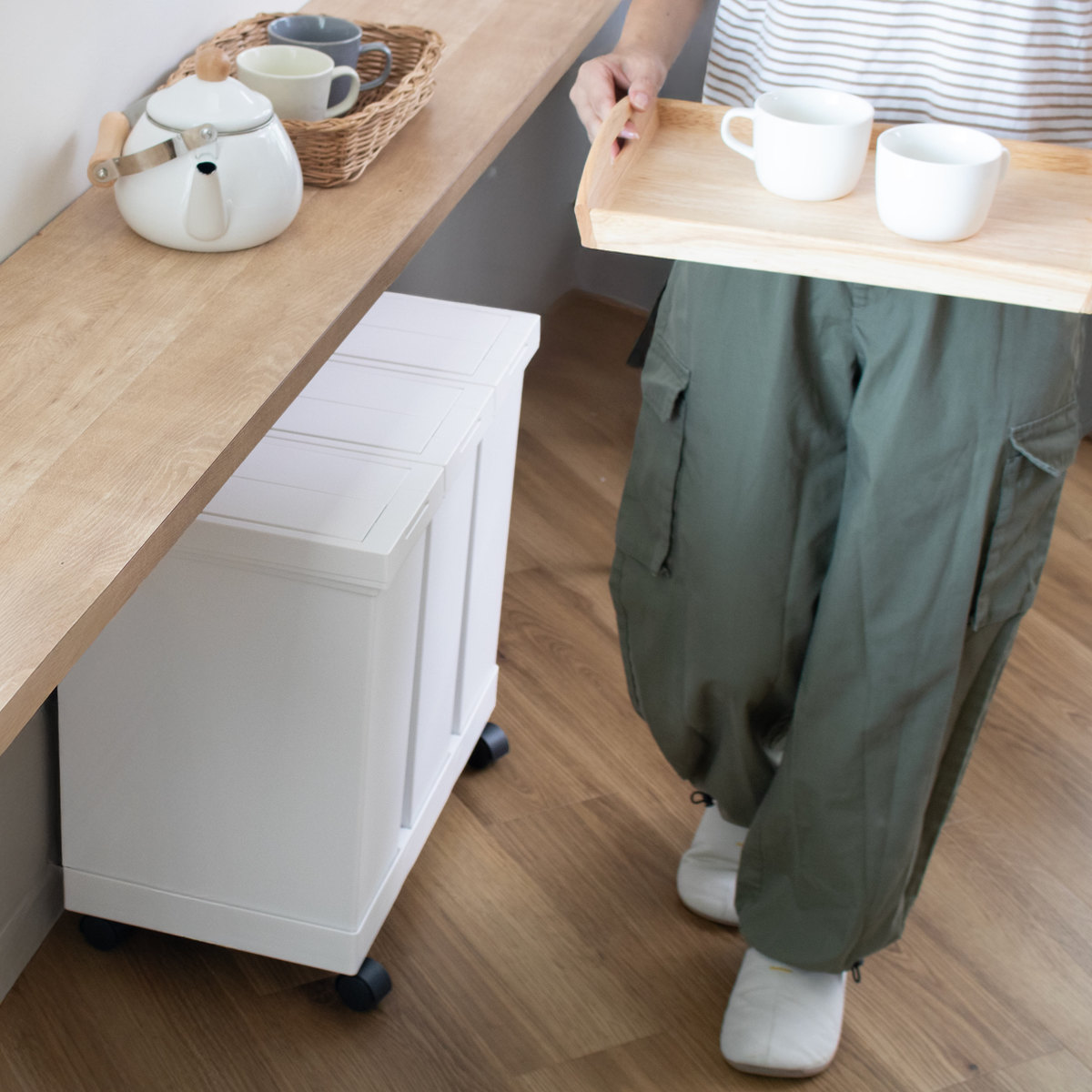 ゴミ箱 20L×3個 棚下で使える 両開き 3分別ワゴン プッシュダスト 袋止め付き ( ごみ箱 20リットル 3個 棚下 手で開ける ふた付き 便利 シンプル 日本製 袋が見えにくい スリム キッチン ダストボックス 角型 ) 【ホワイト】 ホワイト