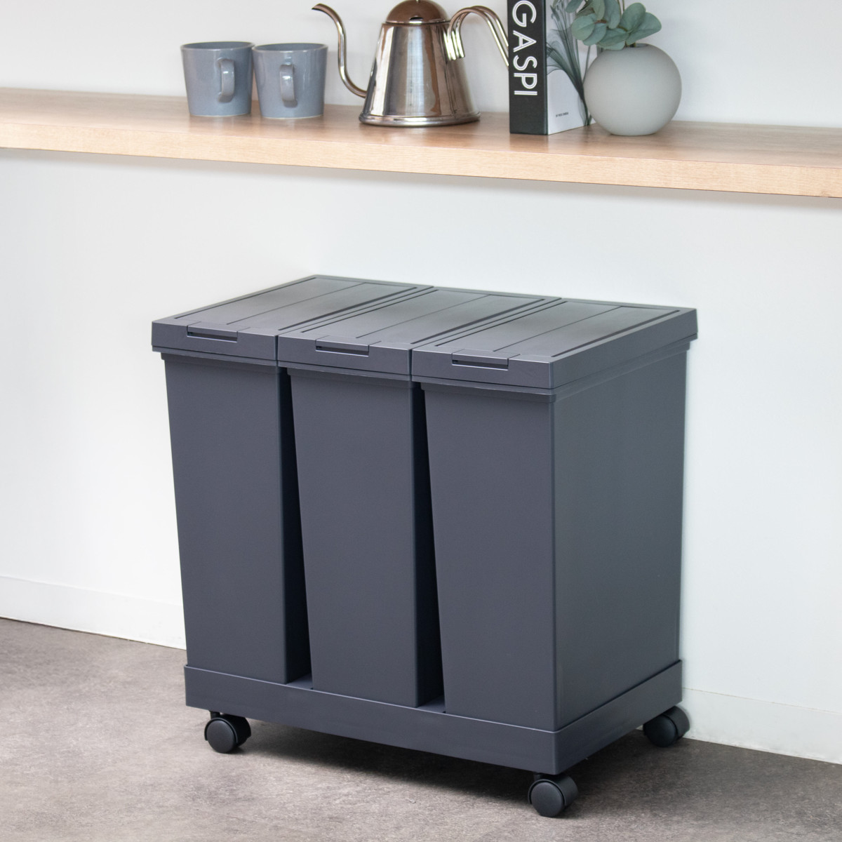 ゴミ箱 20L×3個 棚下で使える 両開き 3分別ワゴン プッシュダスト 袋止め付き ( ごみ箱 20リットル 3個 棚下 手で開ける ふた付き 便利 シンプル 日本製 袋が見えにくい スリム キッチン ダストボックス 角型 ) 【ホワイト】 ホワイト