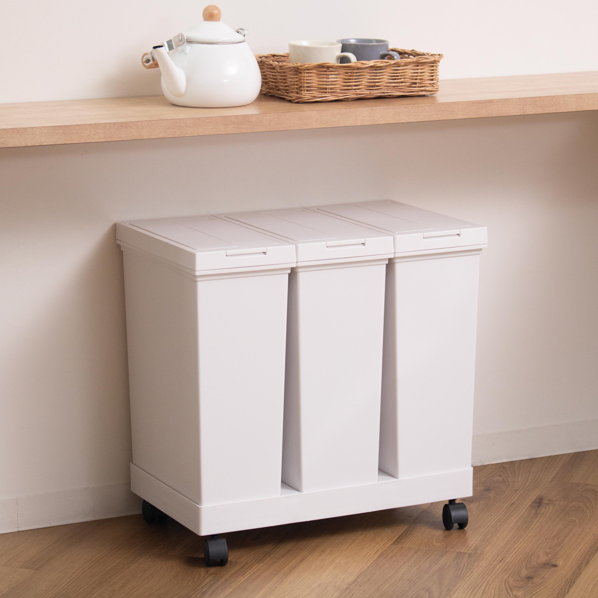 ゴミ箱 20L×3個 棚下で使える 両開き 3分別ワゴン プッシュダスト 袋止め付き ( ごみ箱 20リットル 3個 棚下 手で開ける ふた付き 便利 シンプル 日本製 袋が見えにくい スリム キッチン ダストボックス 角型 ) 【ホワイト】 ホワイト
