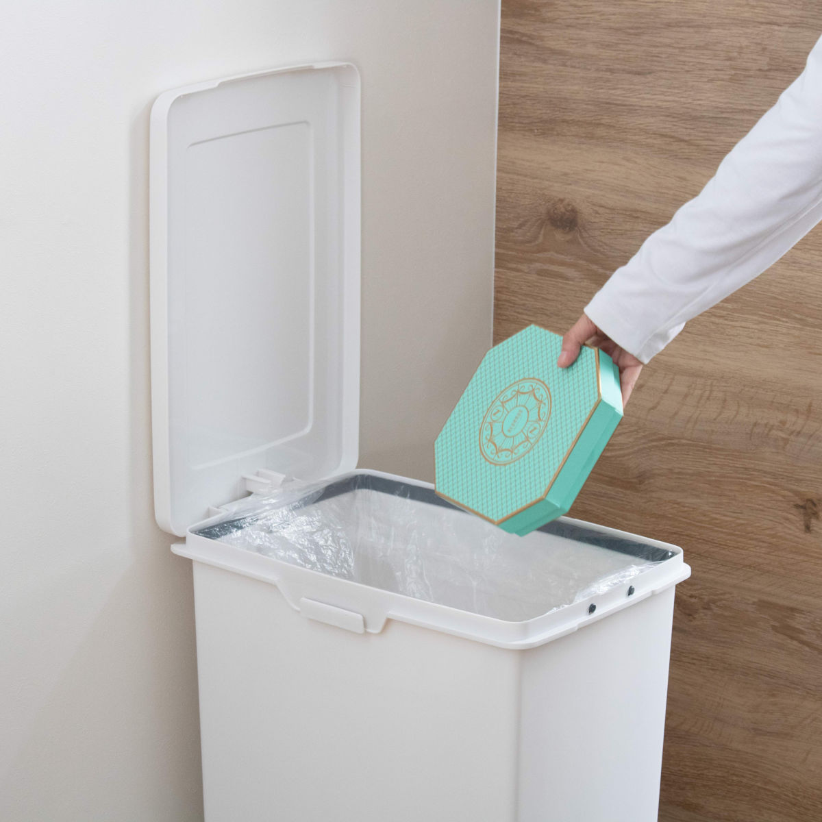 ゴミ箱 45L エバンペダルペール ペダル式 ( 45リットル スリム キッチン 分別 ごみ箱 ダストボックス ペダル シンプル 3分別 蓋つき 足踏み 縦型 プラスチック フタ付き 蓋付き 袋 見えない ペール おしゃれ 分別ゴミ箱 角型 ) 【ホワイト】 ホワイト