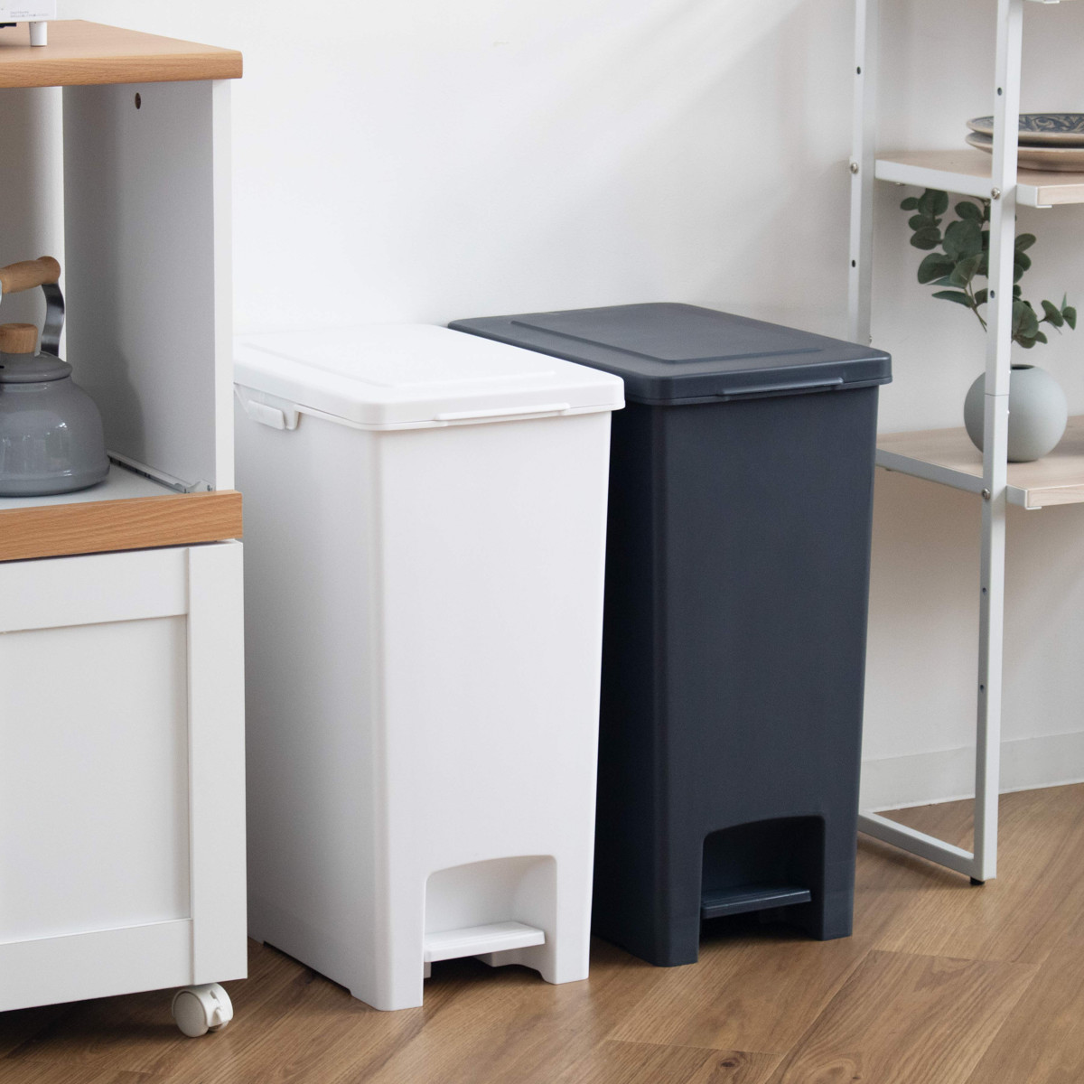 ゴミ箱 45L エバンペダルペール ペダル式 ( 45リットル スリム キッチン 分別 ごみ箱 ダストボックス ペダル シンプル 3分別 蓋つき 足踏み 縦型 プラスチック フタ付き 蓋付き 袋 見えない ペール おしゃれ 分別ゴミ箱 角型 ) 【ホワイト】 ホワイト