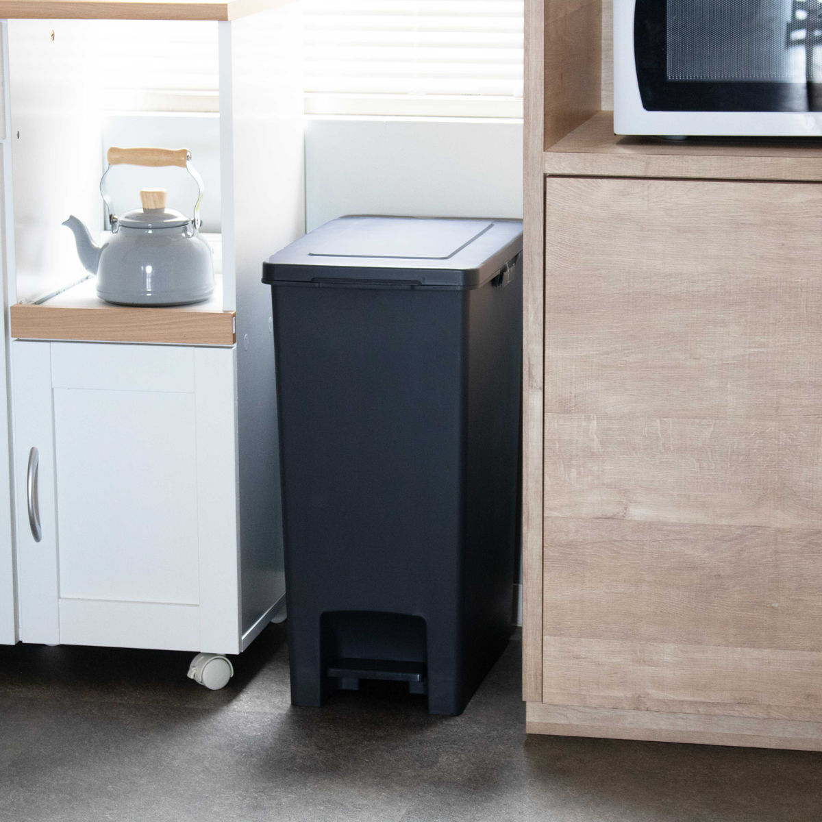 ゴミ箱 45L エバンペダルペール ペダル式 ( 45リットル スリム キッチン 分別 ごみ箱 ダストボックス ペダル シンプル 3分別 蓋つき 足踏み 縦型 プラスチック フタ付き 蓋付き 袋 見えない ペール おしゃれ 分別ゴミ箱 角型 ) 【ホワイト】 ホワイト