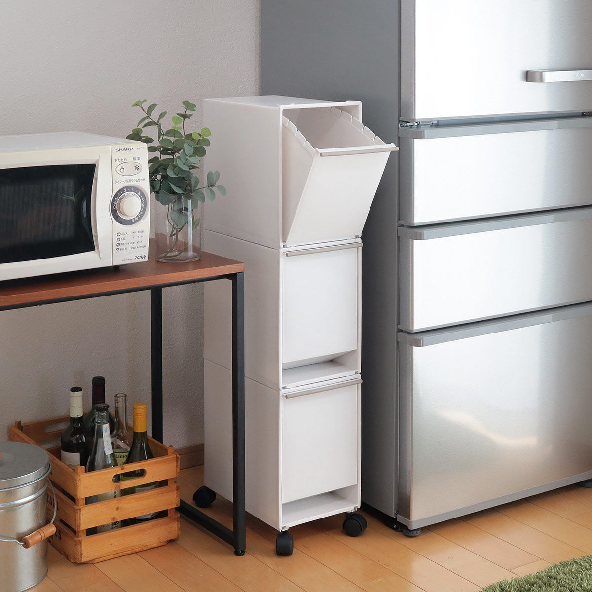 ゴミ箱 37.5L 3段 資源ゴミ分別 キッチン ( ごみ箱 37.5リットル 3分別 フラップ ふた付き 縦型 スリム 幅22.5cm 隙間 収納棚 ストッカー ダストボックス 引き出し フラップ棚 分別ゴミ箱 キャスター付き 収納 ) 【ホワイト】 ホワイト