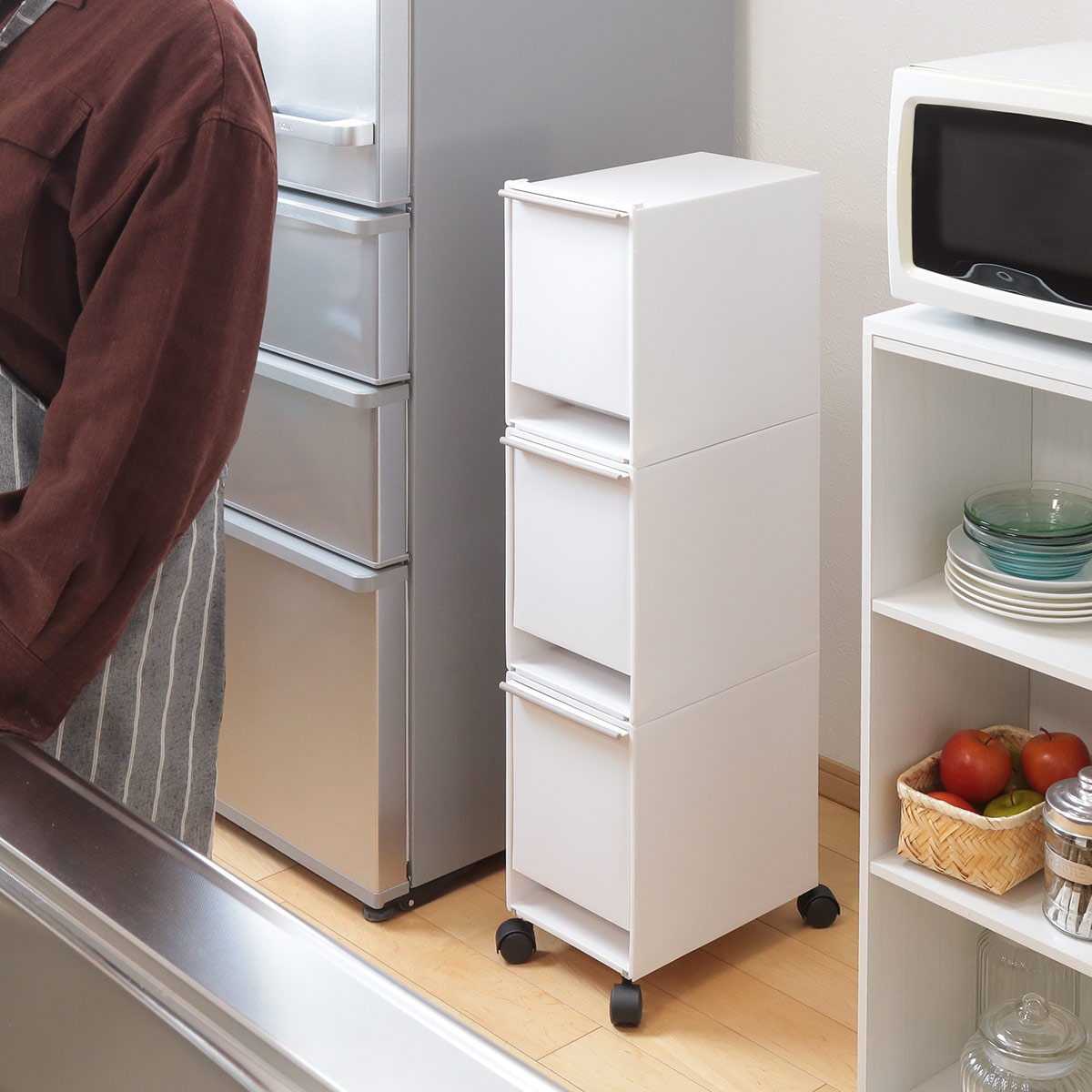 ゴミ箱 37.5L 3段 資源ゴミ分別 キッチン ( ごみ箱 37.5リットル 3分別 フラップ ふた付き 縦型 スリム 幅22.5cm 隙間 収納棚 ストッカー ダストボックス 引き出し フラップ棚 分別ゴミ箱 キャスター付き 収納 ) 【ホワイト】 ホワイト
