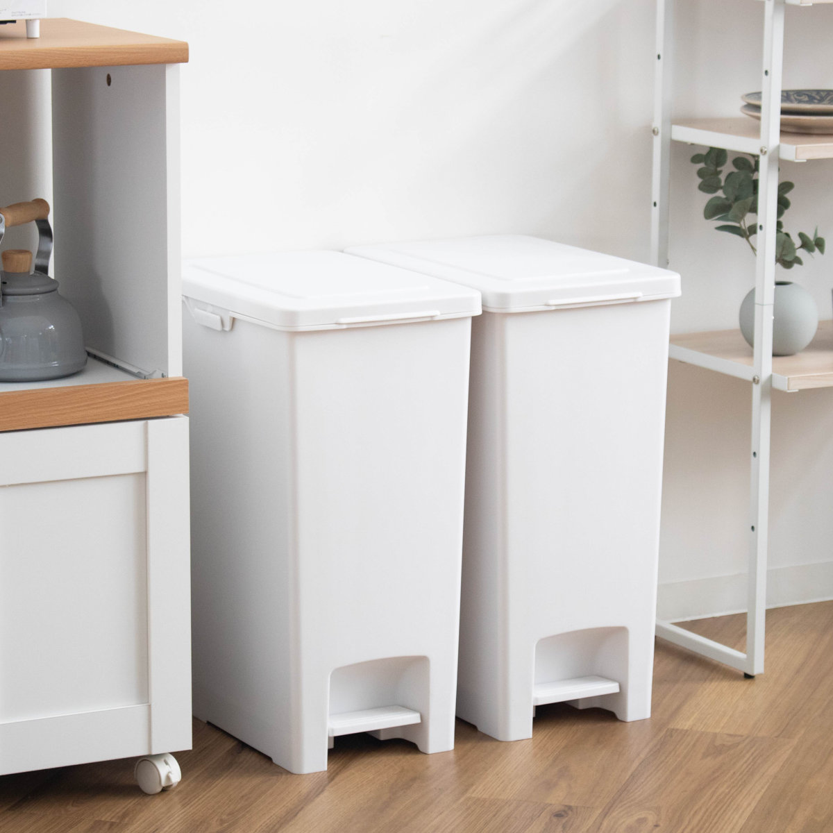 ゴミ箱 45L エバンペダルペール ペダル式 ( 45リットル スリム キッチン 分別 ごみ箱 ダストボックス ペダル シンプル 3分別 蓋つき 足踏み 縦型 プラスチック フタ付き 蓋付き 袋 見えない ペール おしゃれ 分別ゴミ箱 角型 ) 【ホワイト】 ホワイト