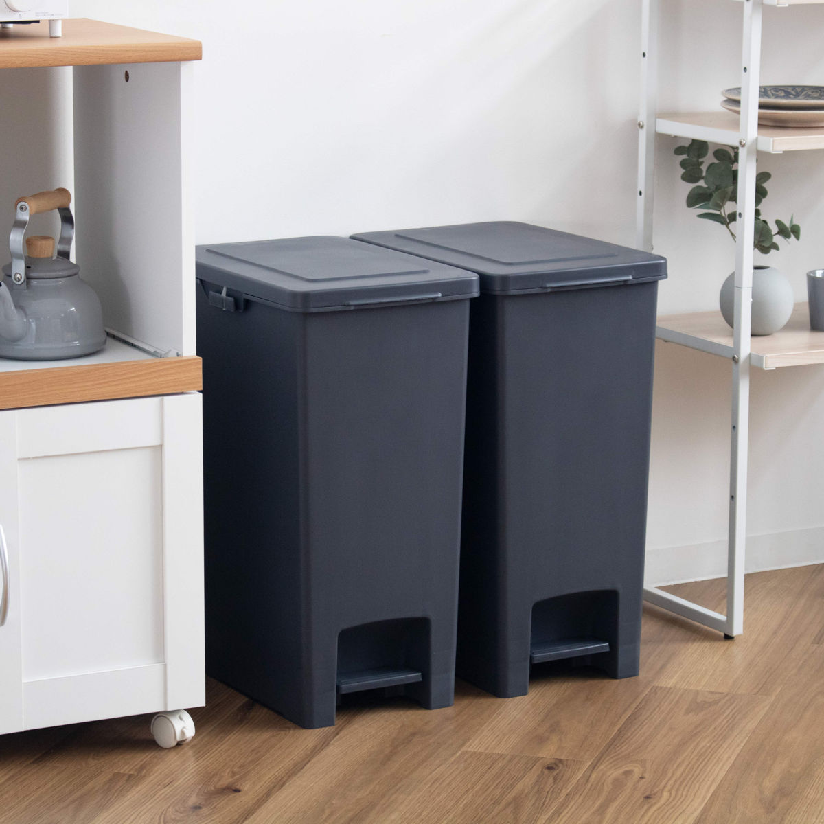 ゴミ箱 45L エバンペダルペール ペダル式 ( 45リットル スリム キッチン 分別 ごみ箱 ダストボックス ペダル シンプル 3分別 蓋つき 足踏み 縦型 プラスチック フタ付き 蓋付き 袋 見えない ペール おしゃれ 分別ゴミ箱 角型 ) 【ホワイト】 ホワイト